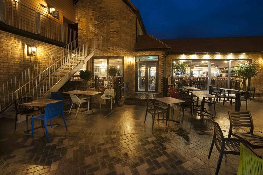 The Crown Hotel Wetherspoon Biggleswade Exterior foto