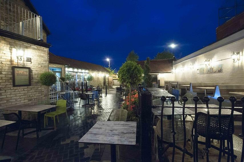 The Crown Hotel Wetherspoon Biggleswade Exterior foto